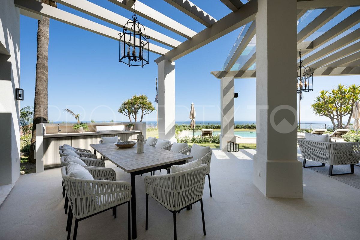 For sale La Quinta villa with 7 bedrooms