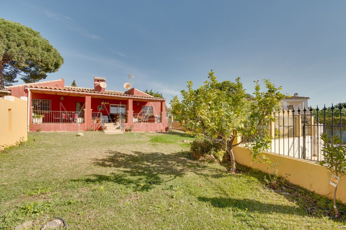 Villa for sale in Calahonda