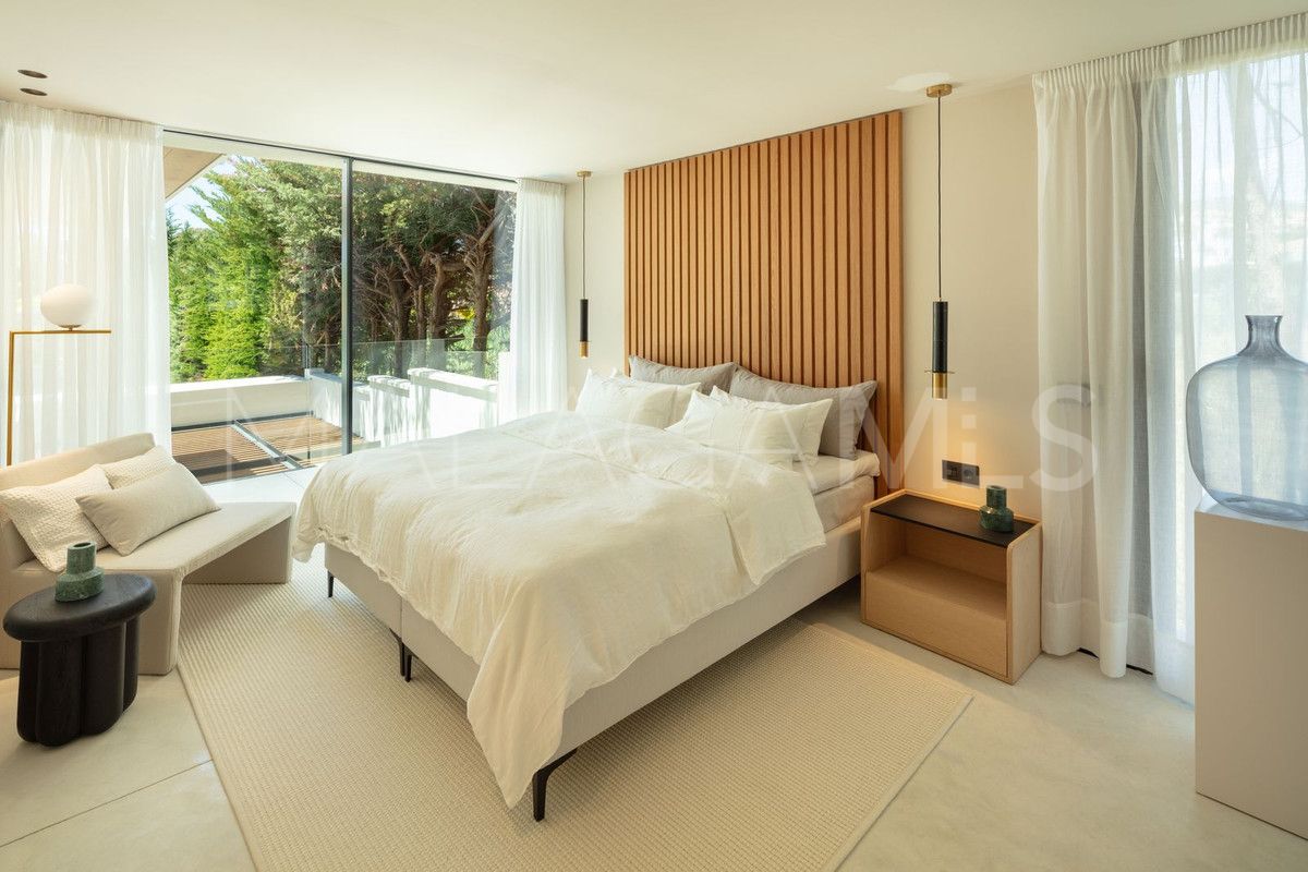 Villa for sale in Nueva Andalucia