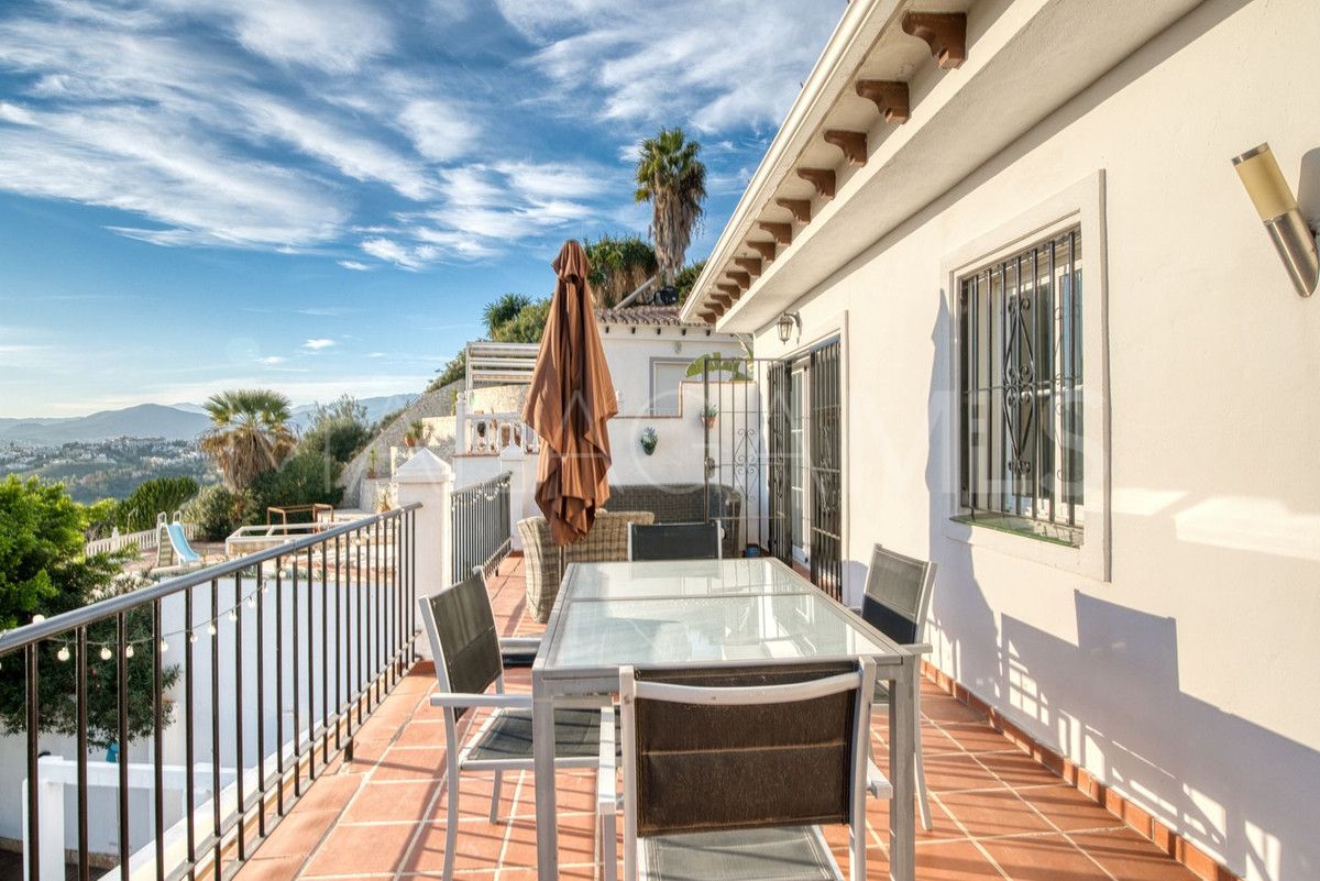 Buy Sierrezuela 5 bedrooms villa