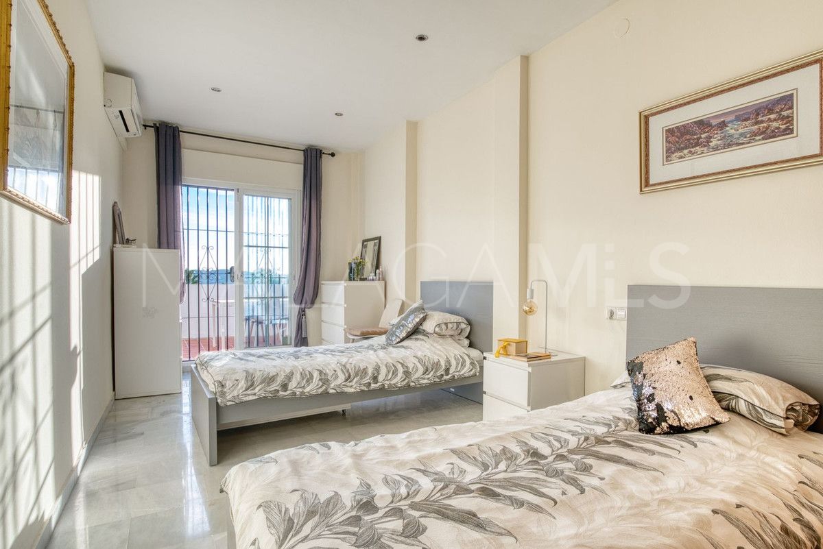 Buy Sierrezuela 5 bedrooms villa