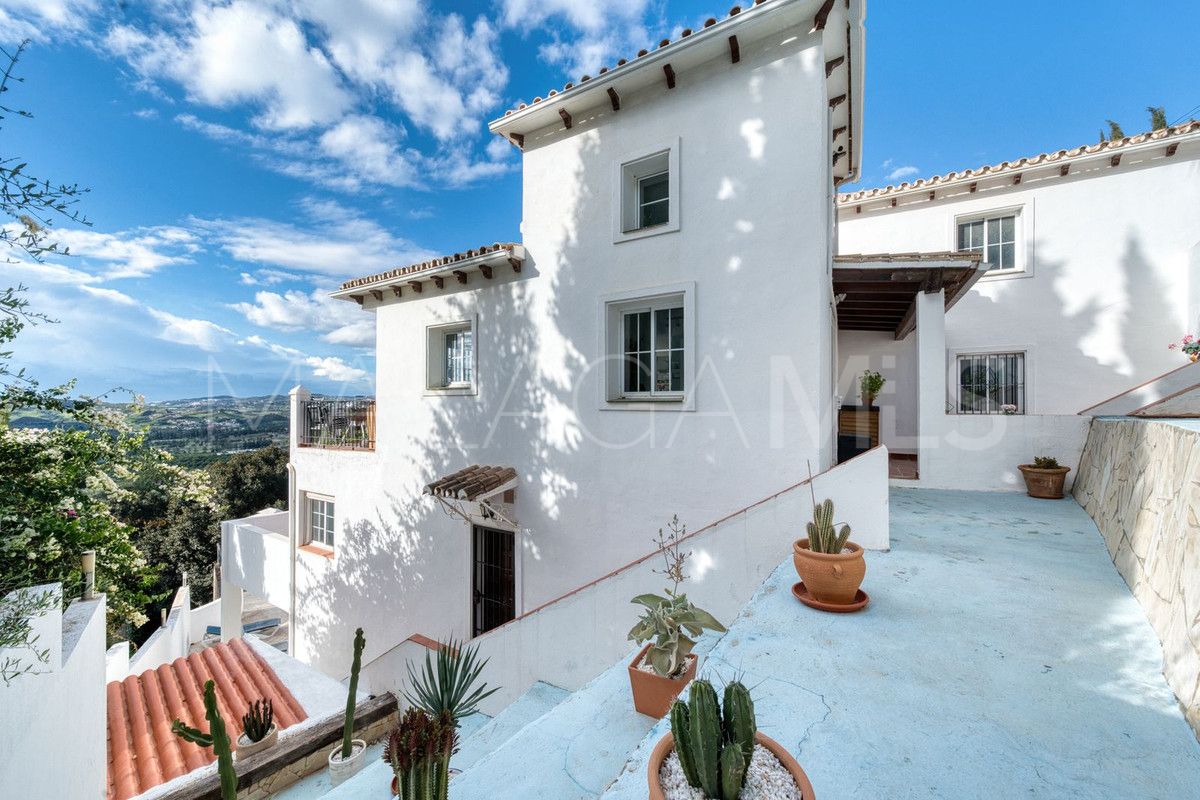 Buy Sierrezuela 5 bedrooms villa
