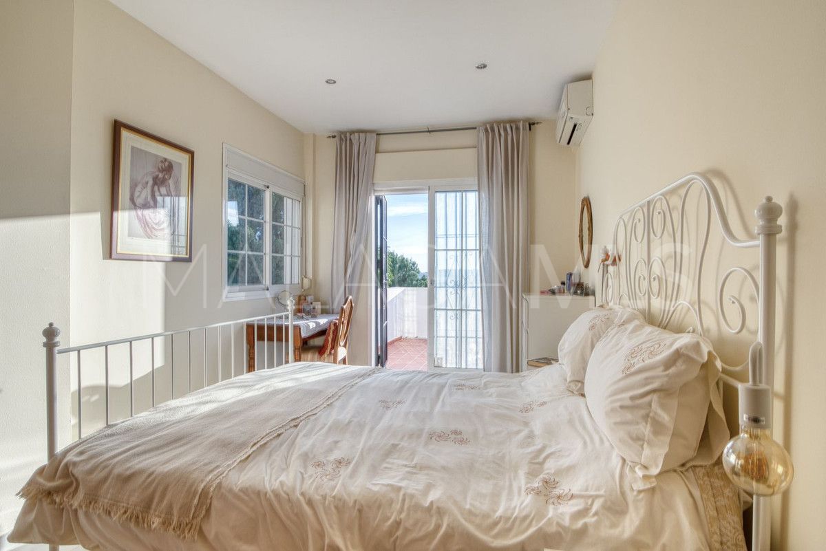 Buy Sierrezuela 5 bedrooms villa