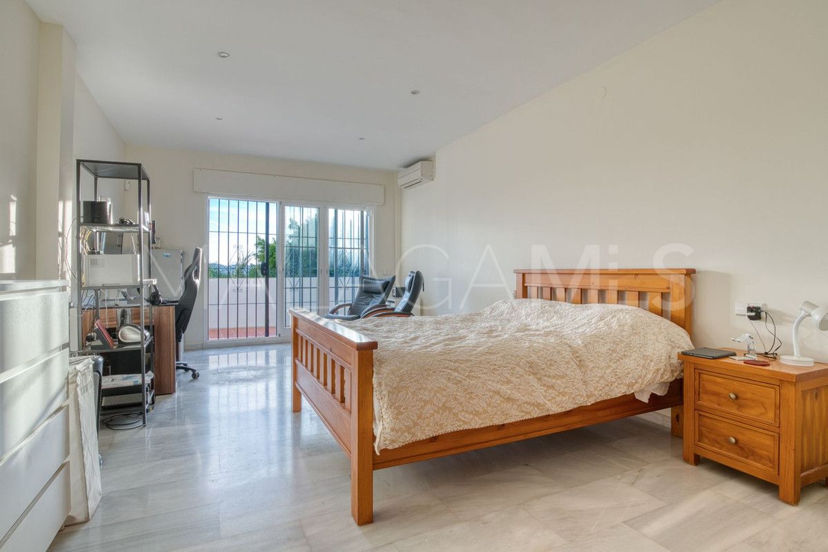 Buy Sierrezuela 5 bedrooms villa