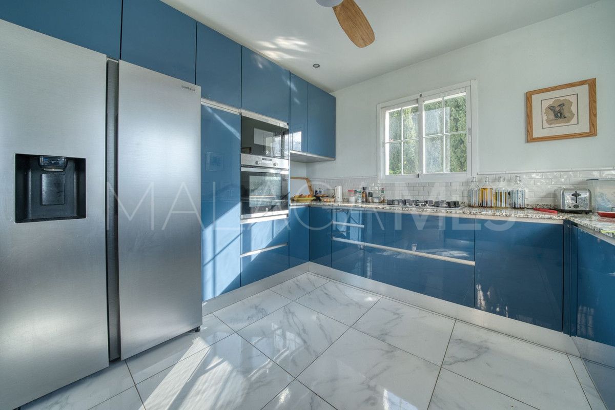 Buy Sierrezuela 5 bedrooms villa