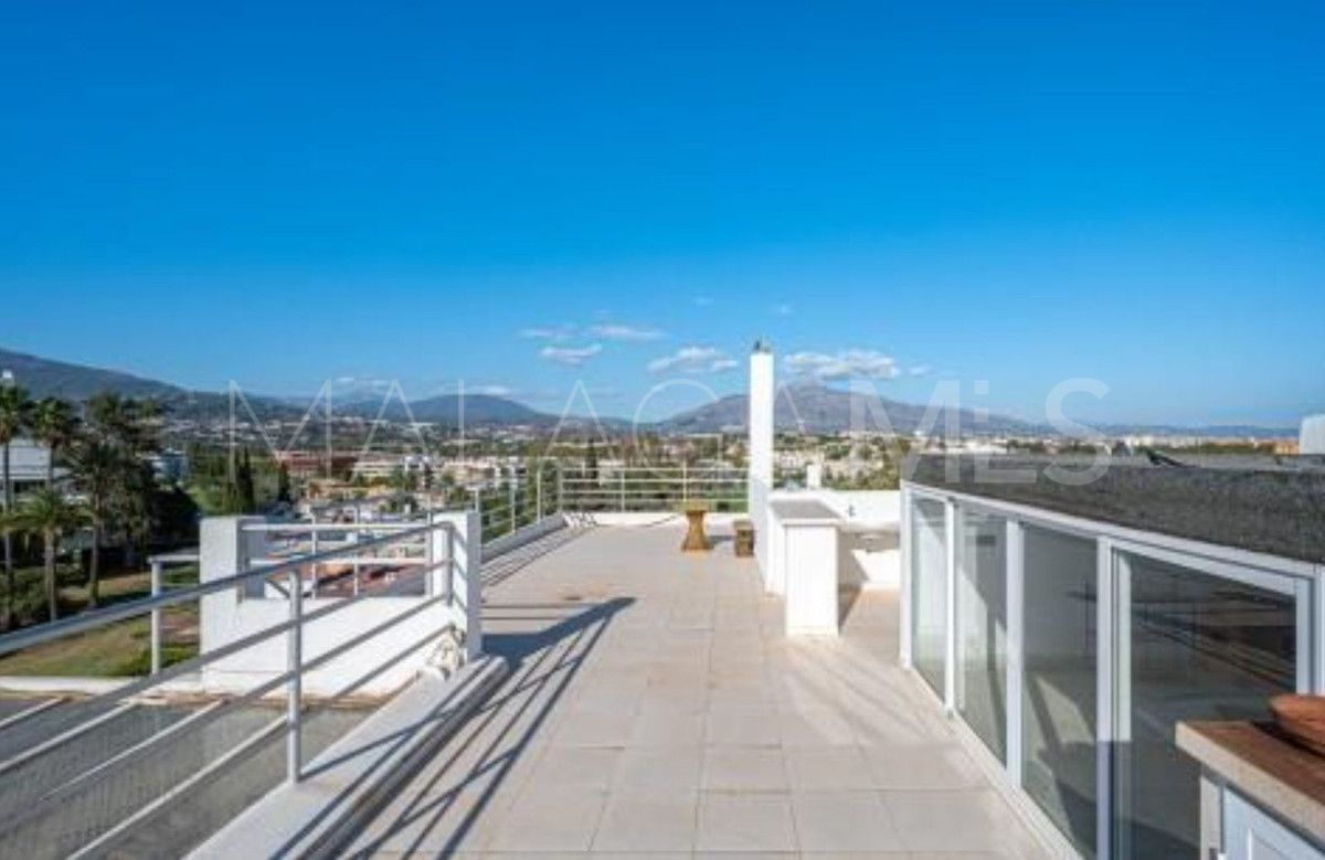 For sale 2 bedrooms apartment in Guadalmina Alta