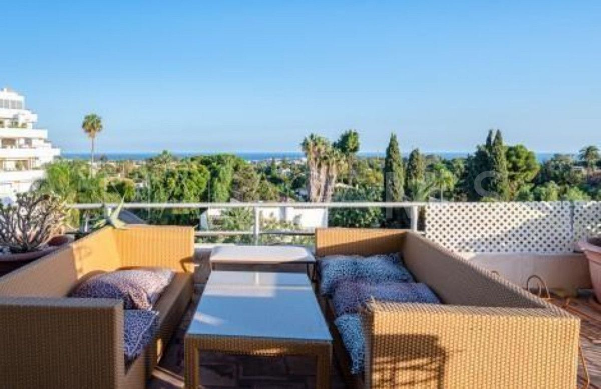 For sale 2 bedrooms apartment in Guadalmina Alta