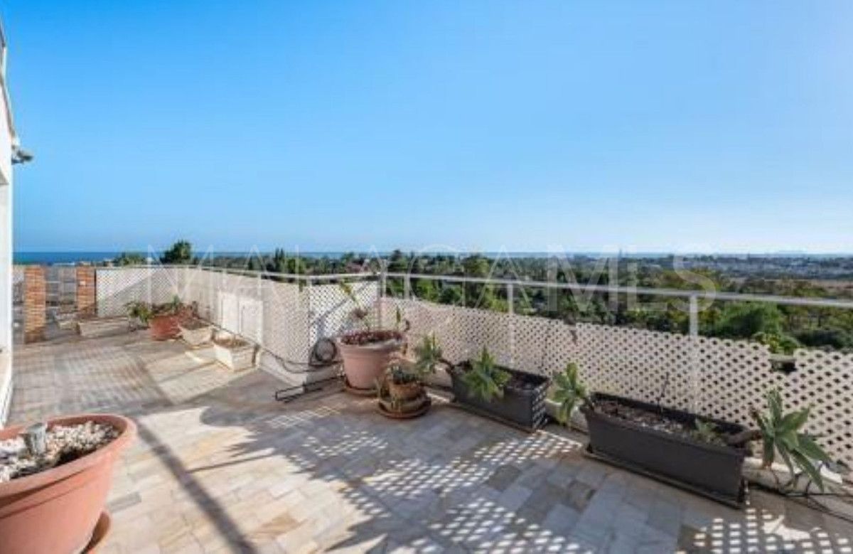 For sale 2 bedrooms apartment in Guadalmina Alta