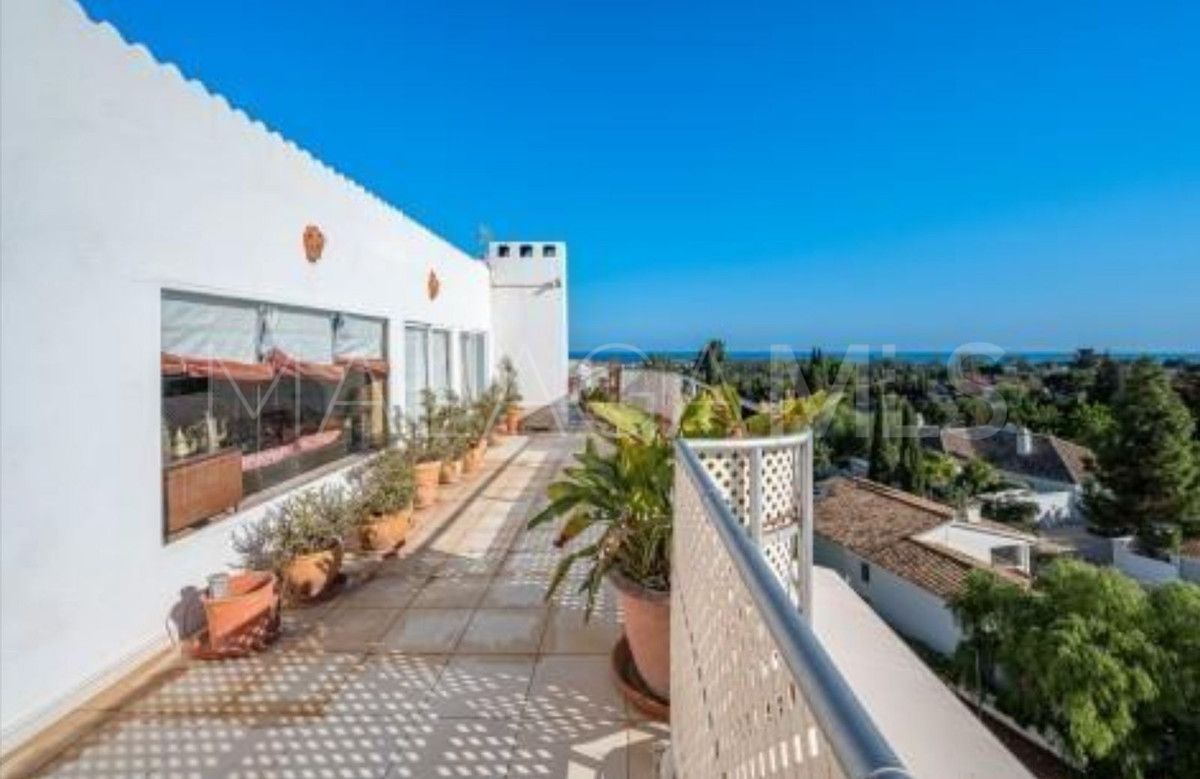 For sale 2 bedrooms apartment in Guadalmina Alta