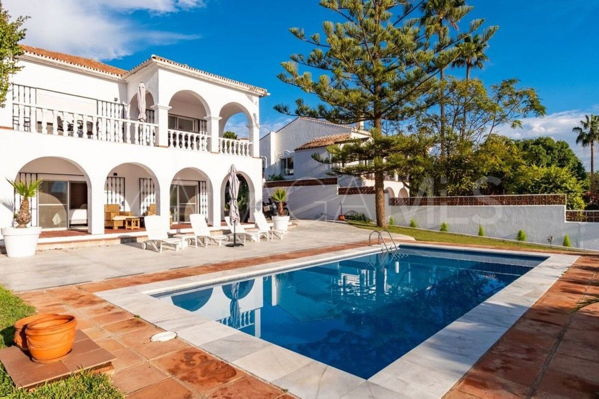 Villa for sale in La Duquesa