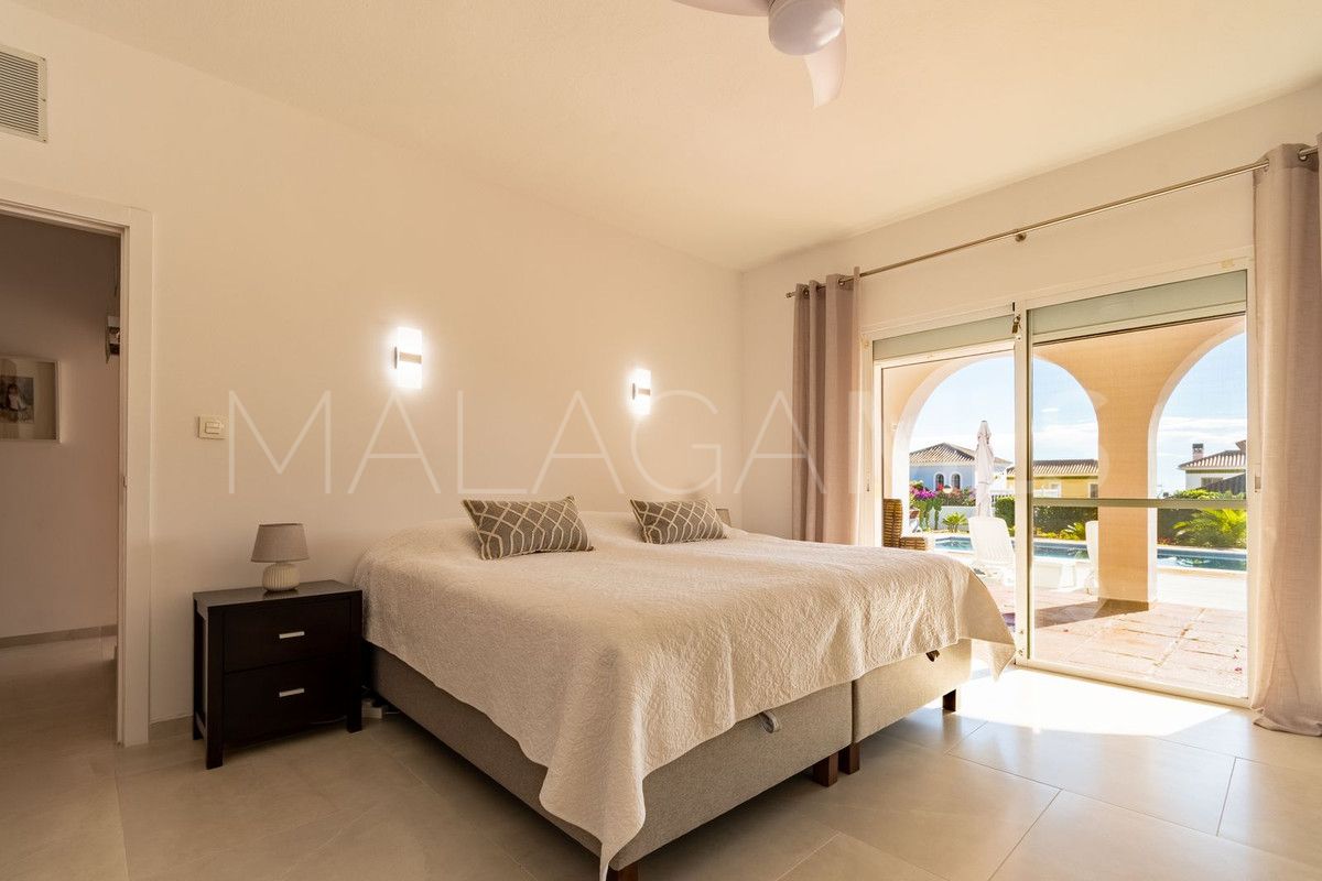 Villa for sale in La Duquesa