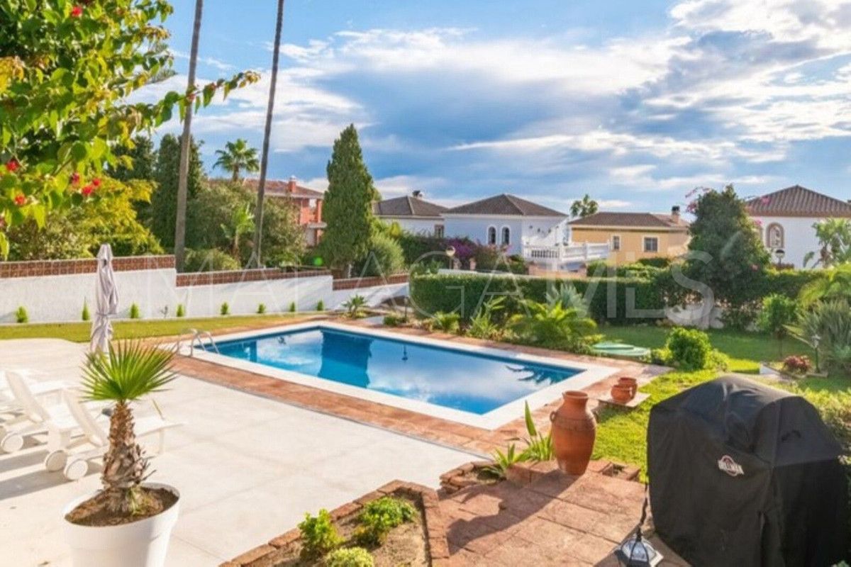 Villa for sale in La Duquesa