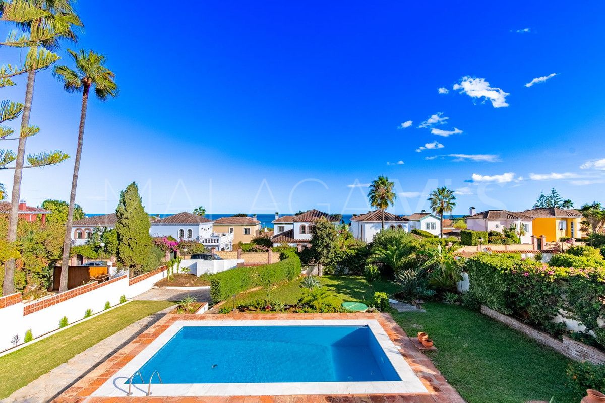 Villa for sale in La Duquesa