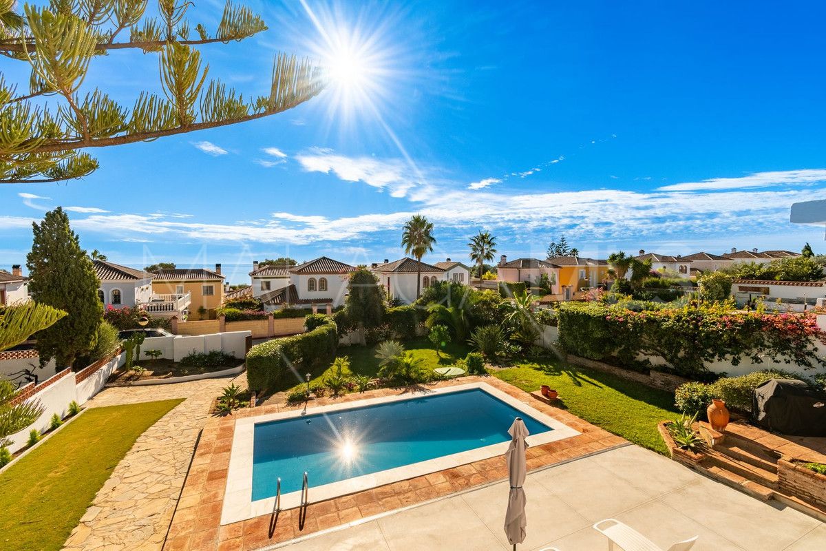 Villa for sale in La Duquesa