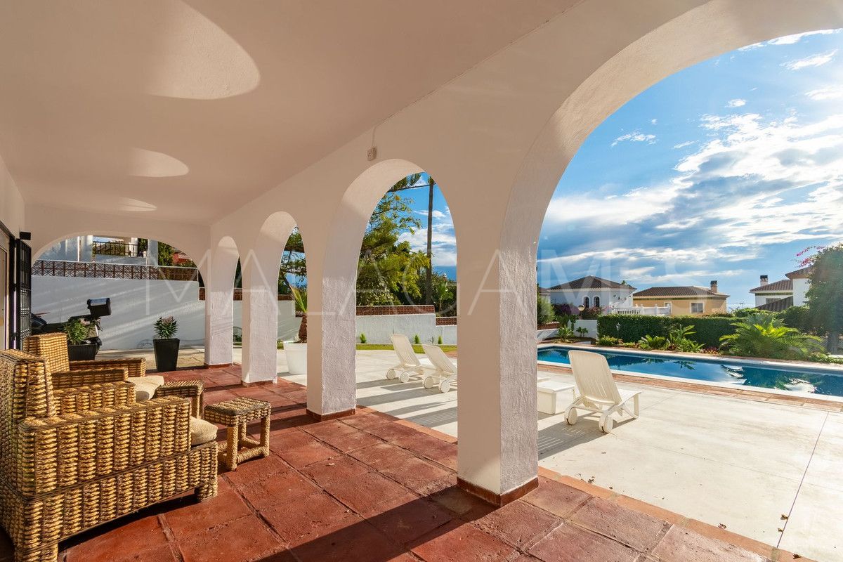 Villa for sale in La Duquesa