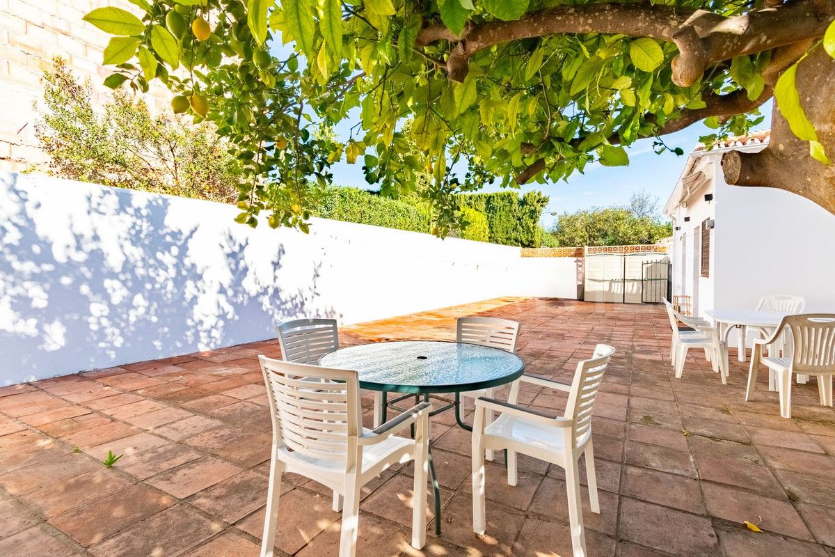 Villa for sale in La Duquesa