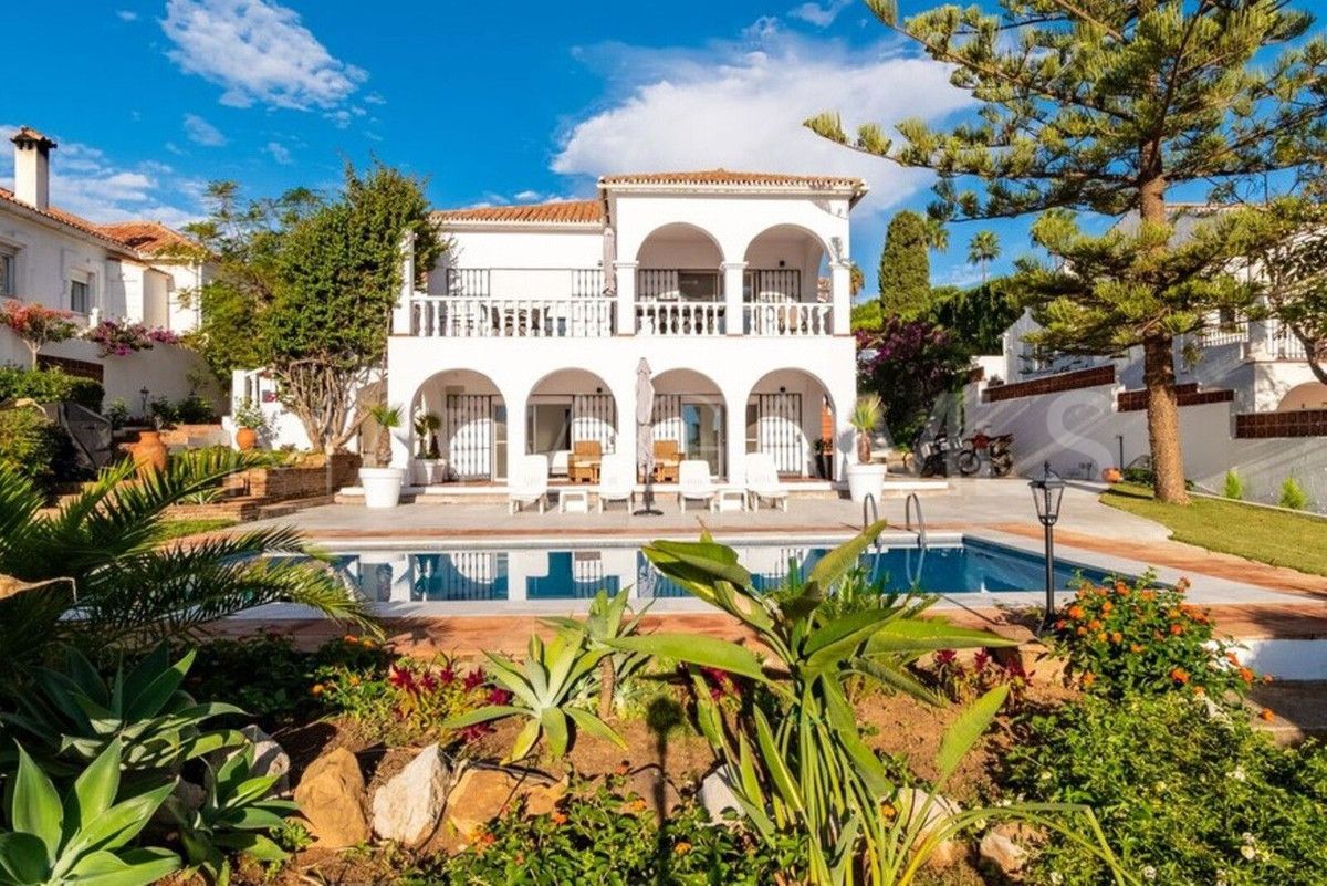 Villa for sale in La Duquesa