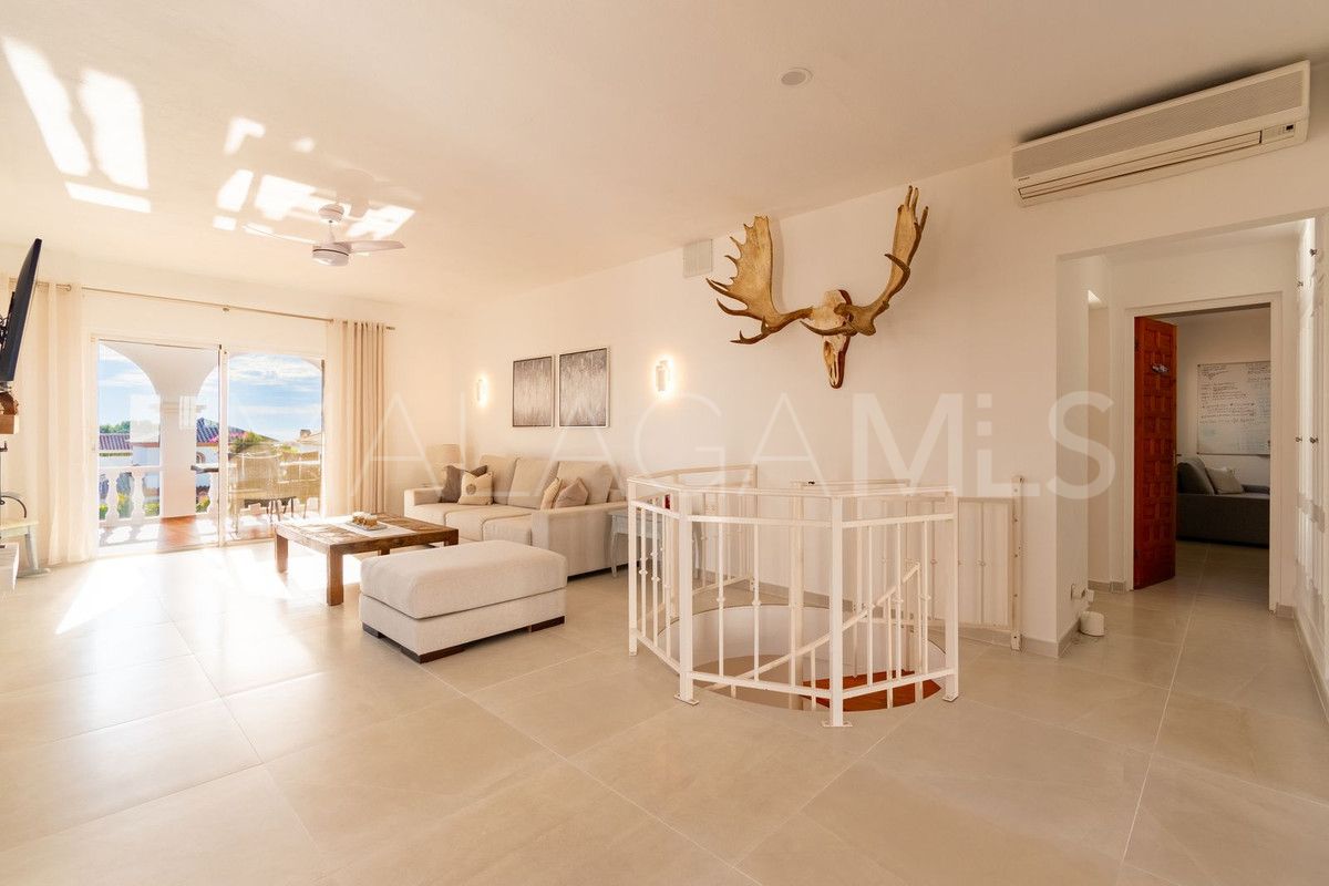 Villa for sale in La Duquesa