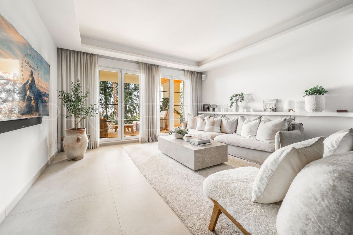 Ground floor apartment for sale in Marbella City with 3 bedrooms