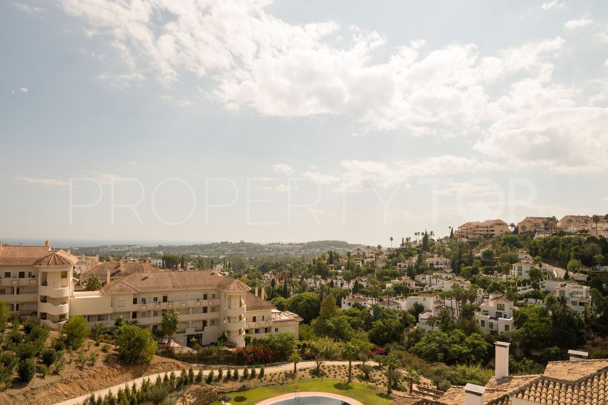 Buy apartment in Nueva Andalucia