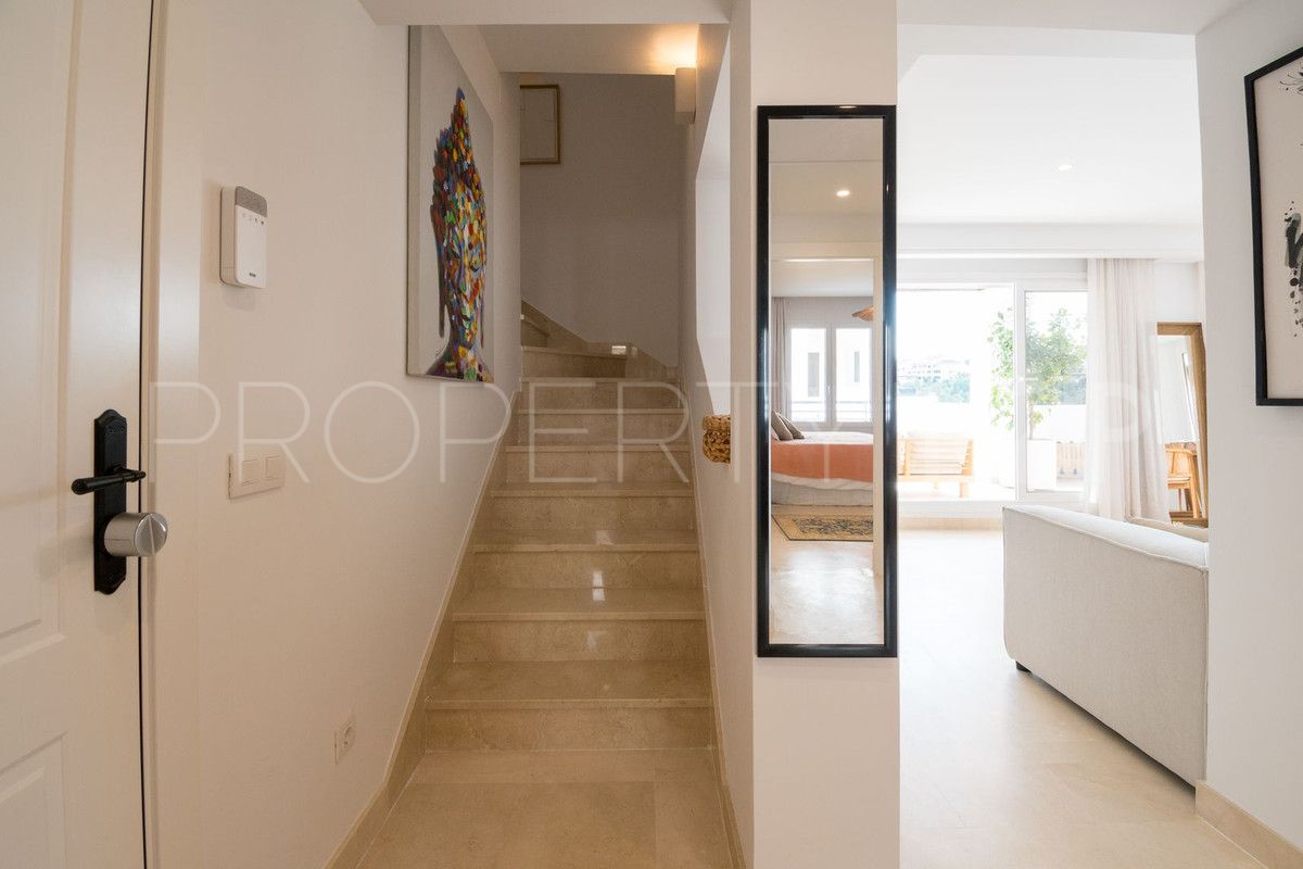 Buy apartment in Nueva Andalucia