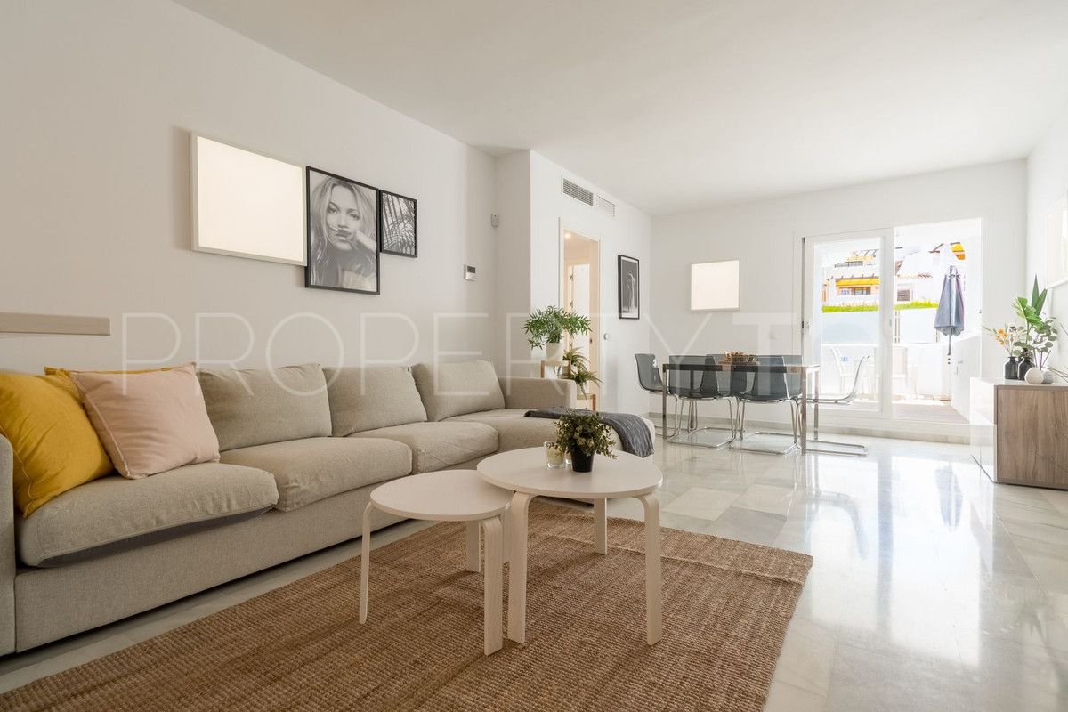 Nueva Andalucia, apartamento planta baja en venta con 3 dormitorios