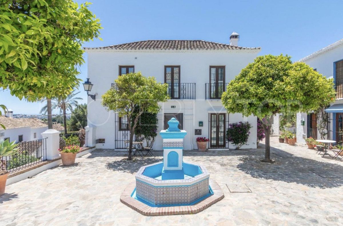 Town house for sale in Nueva Andalucia