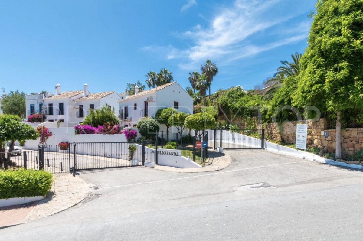 Town house for sale in Nueva Andalucia