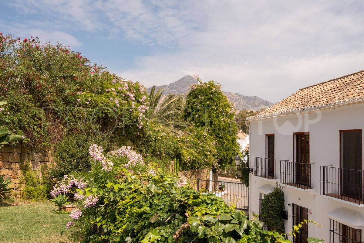 Town house for sale in Nueva Andalucia