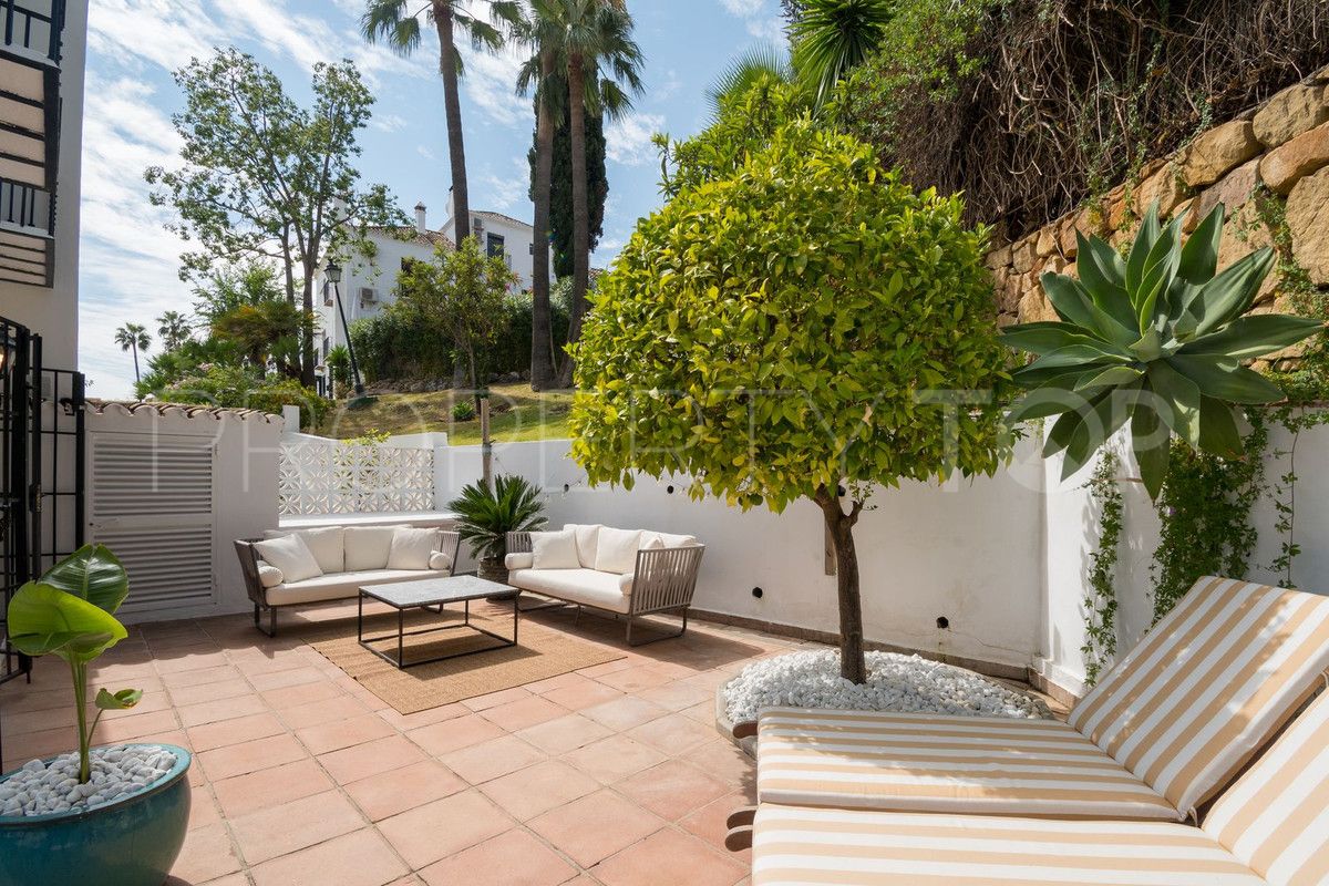 Town house for sale in Nueva Andalucia