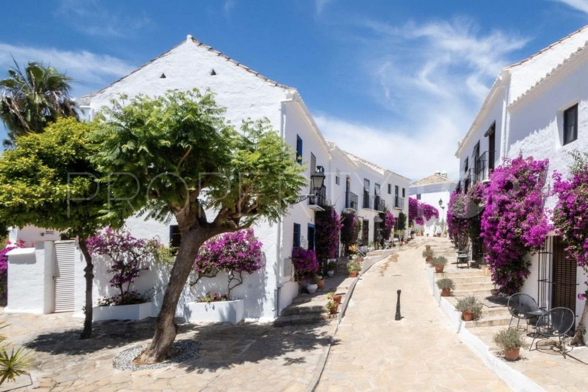 Town house for sale in Nueva Andalucia