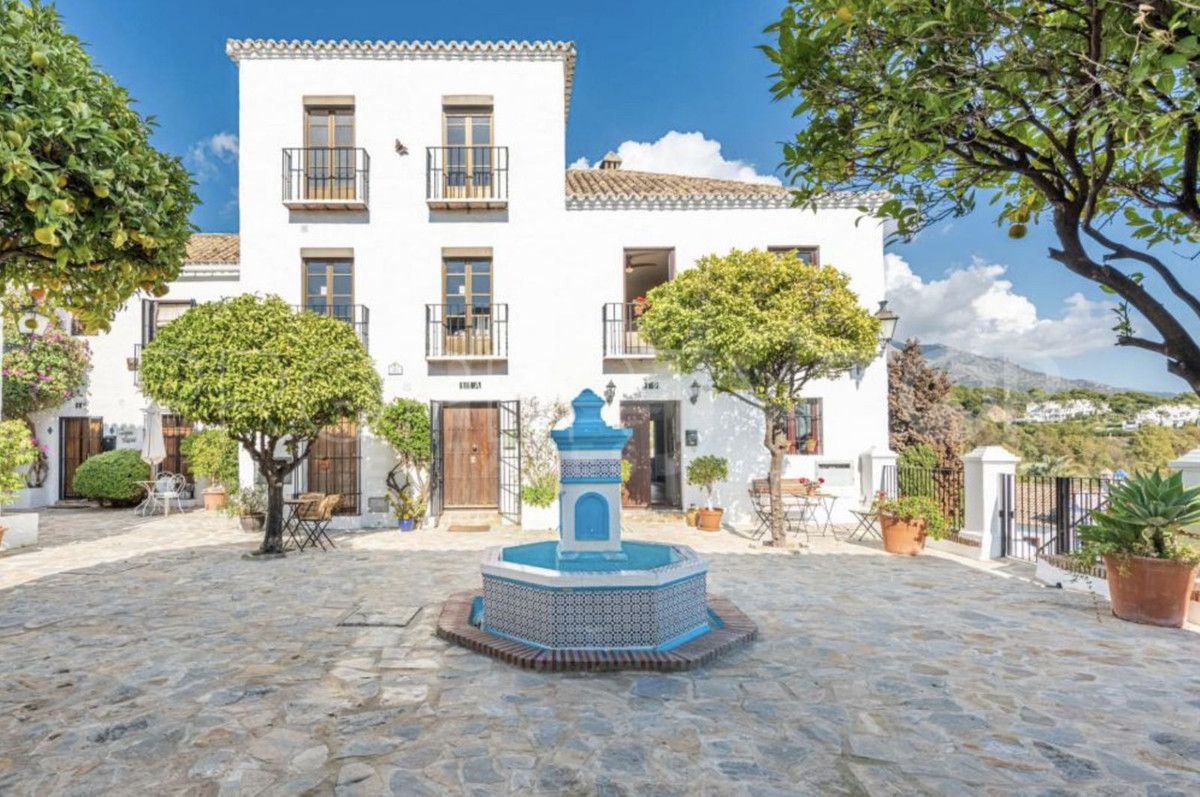 Town house for sale in Nueva Andalucia