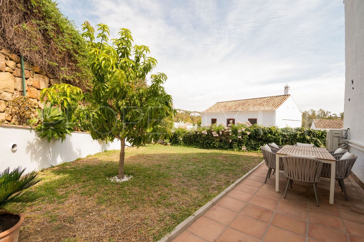 Town house for sale in Nueva Andalucia