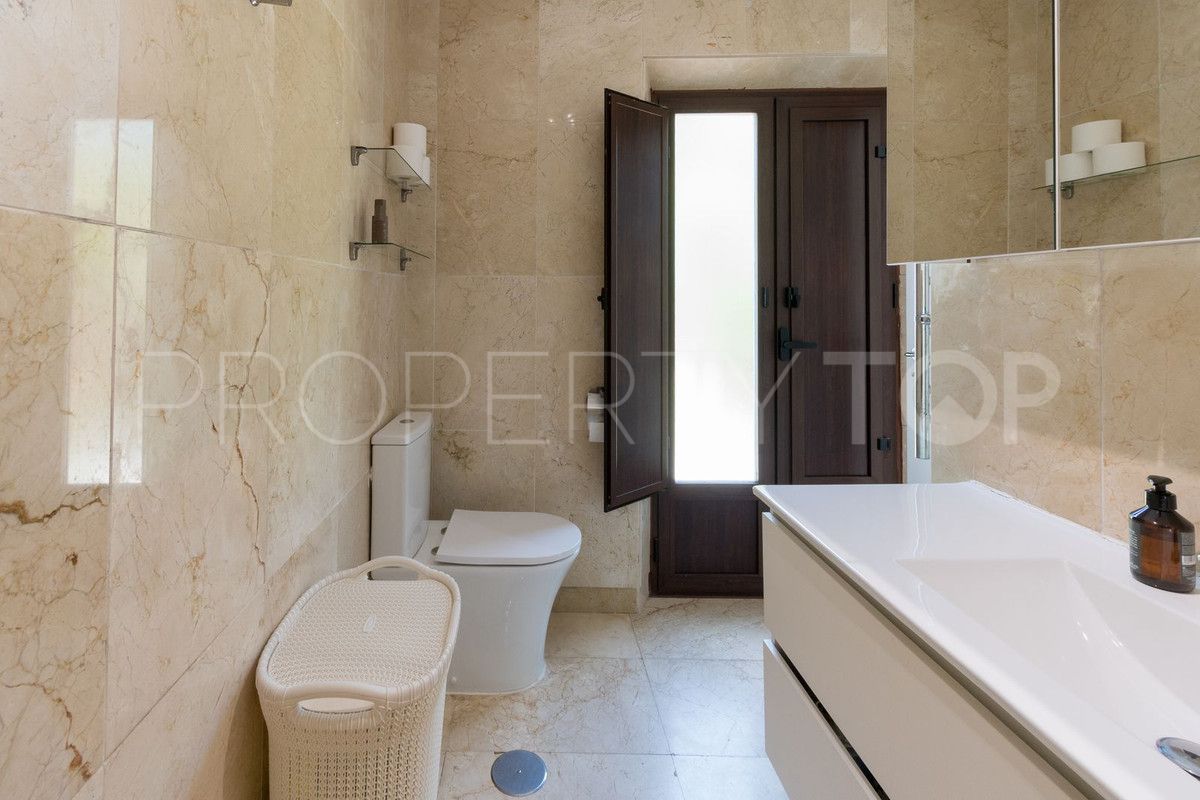 Town house for sale in Nueva Andalucia