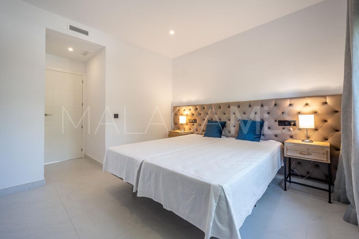 Se vende apartamento planta baja in Estepona de 2 bedrooms