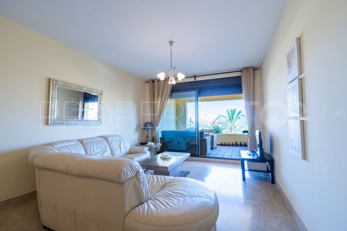 Buy ground floor apartment with 2 bedrooms in La Duquesa