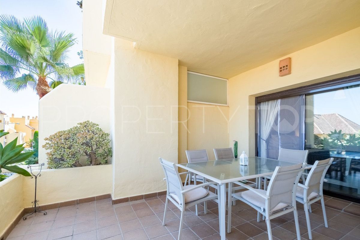 Buy ground floor apartment with 2 bedrooms in La Duquesa