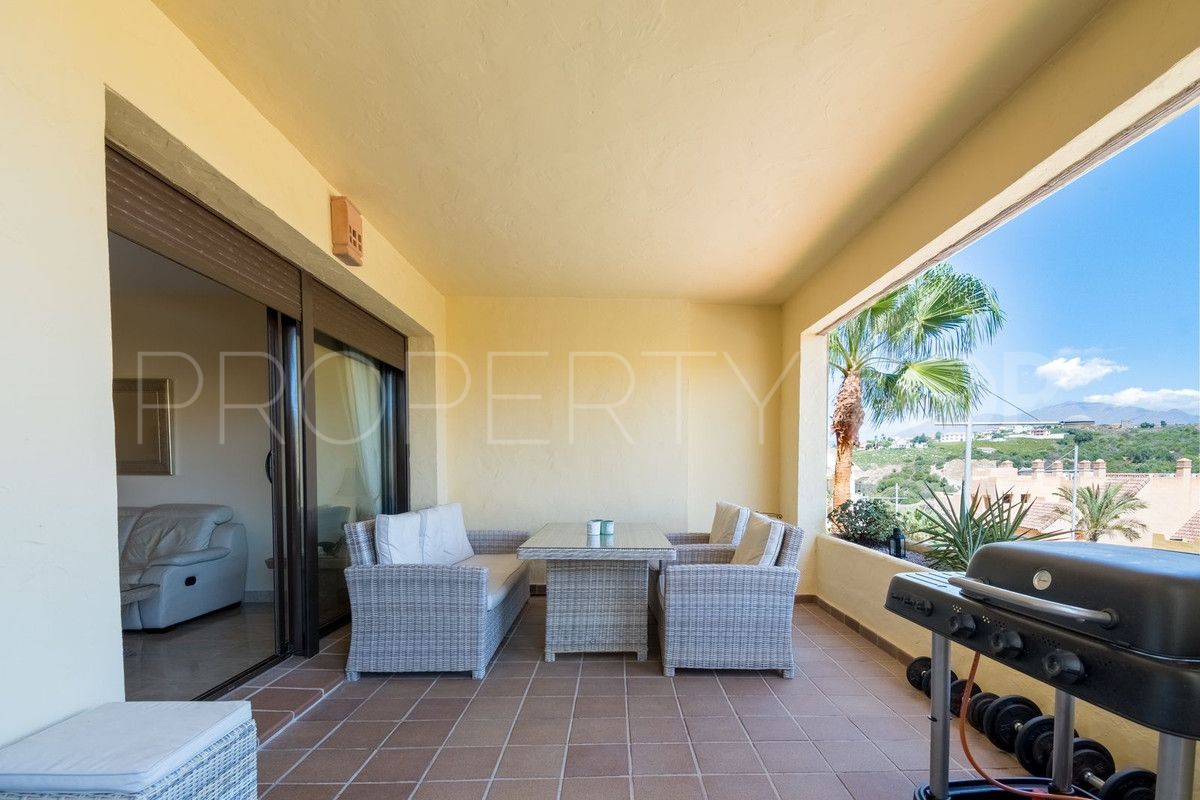 Buy ground floor apartment with 2 bedrooms in La Duquesa