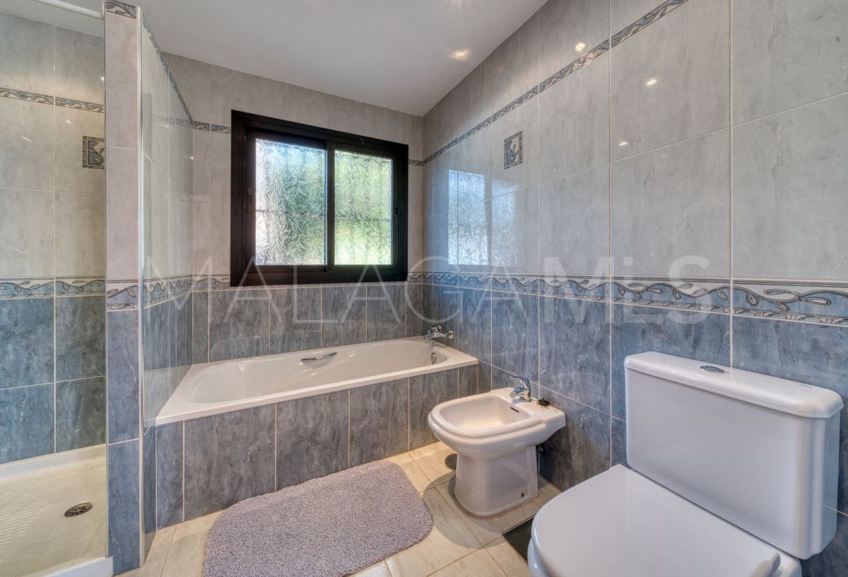 Buy 4 bedrooms villa in Valtocado