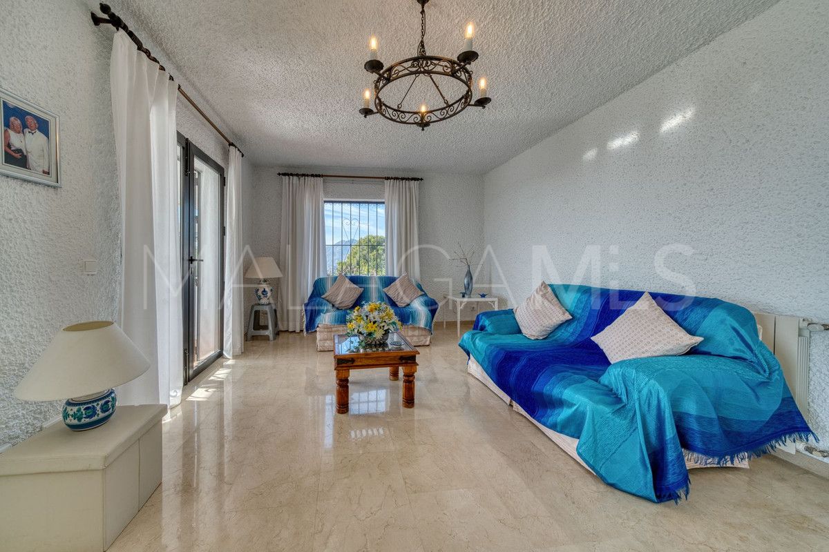 Buy 4 bedrooms villa in Valtocado