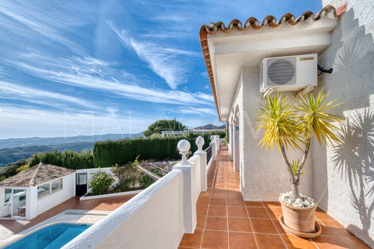 Buy 4 bedrooms villa in Valtocado