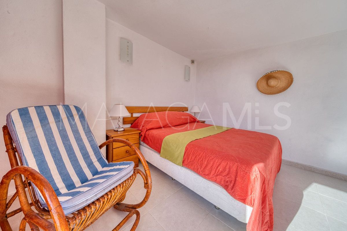 Buy 4 bedrooms villa in Valtocado