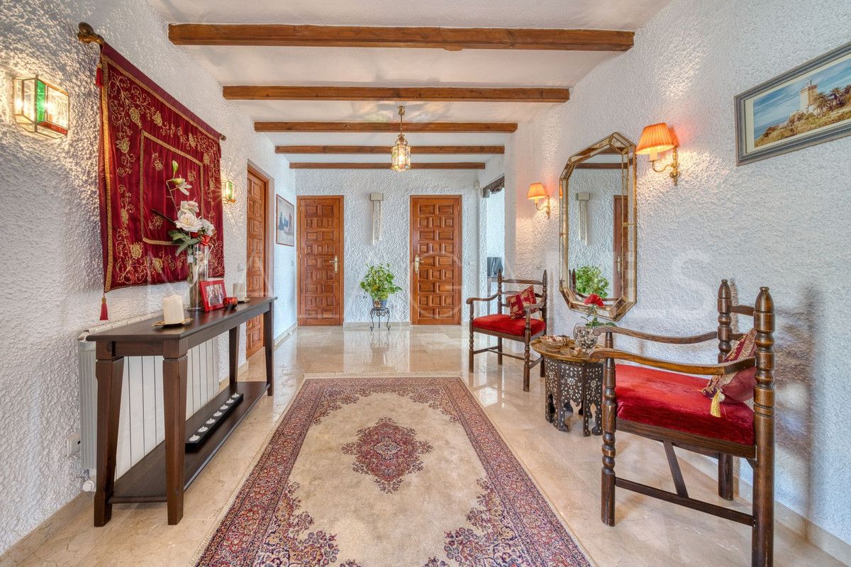 Buy 4 bedrooms villa in Valtocado