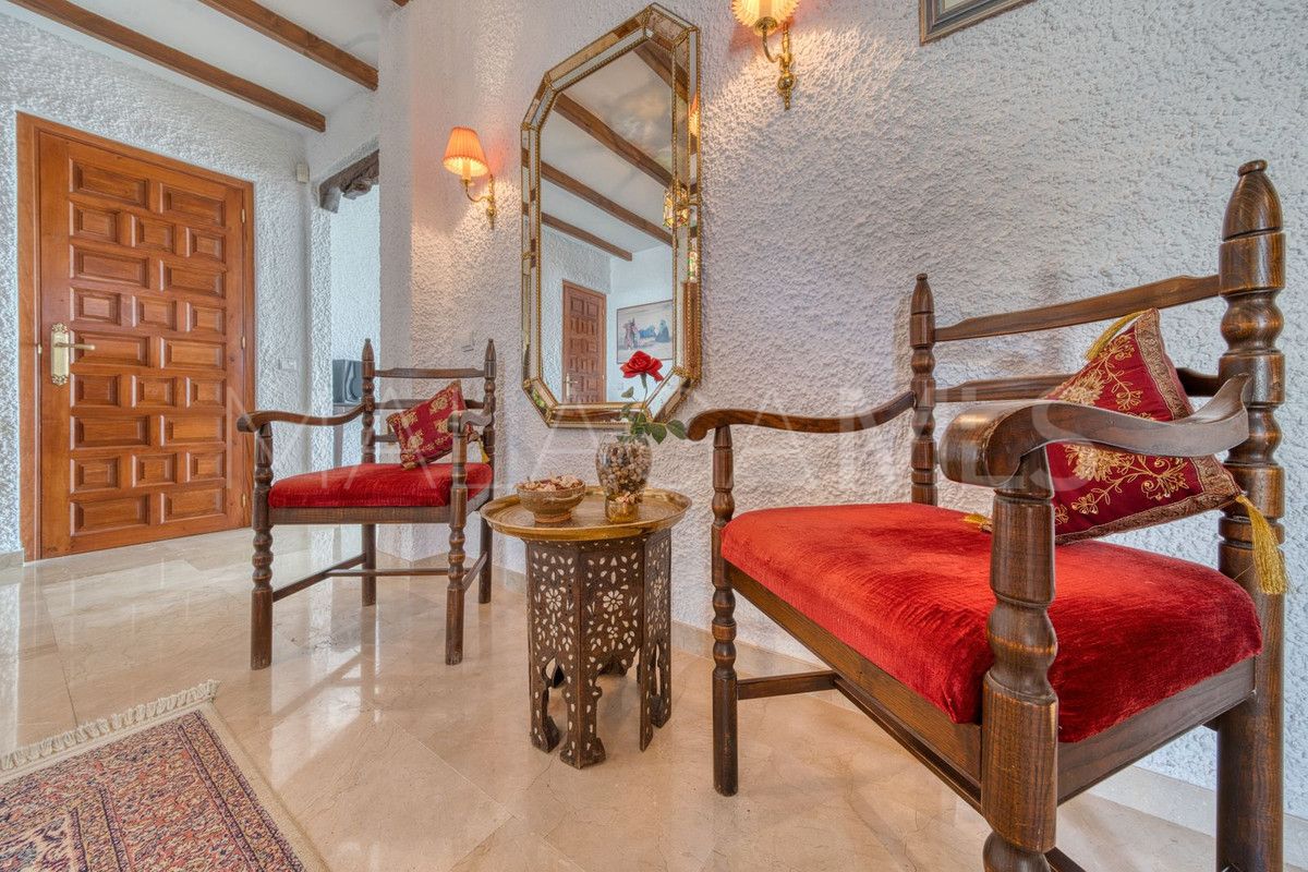 Buy 4 bedrooms villa in Valtocado