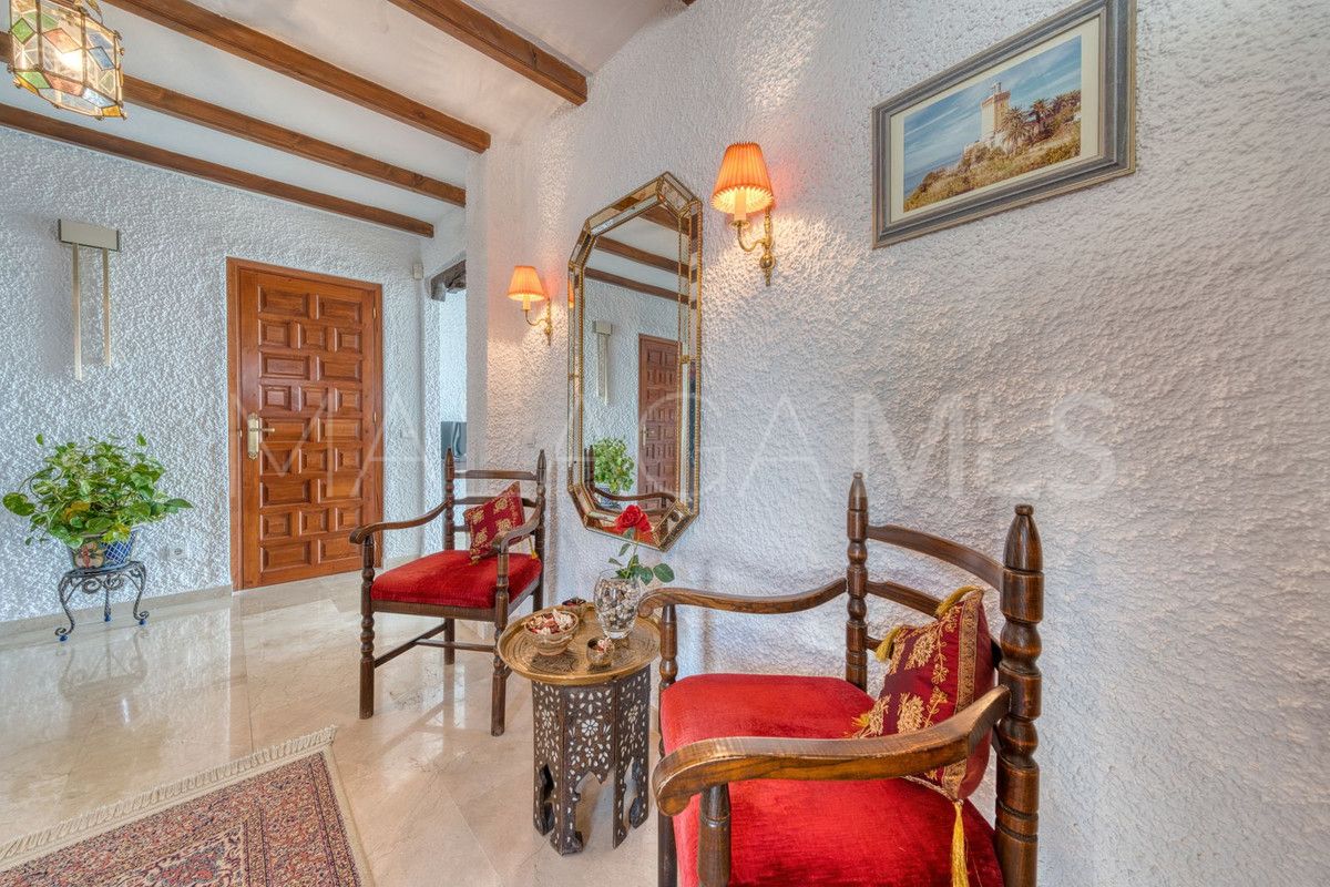 Buy 4 bedrooms villa in Valtocado