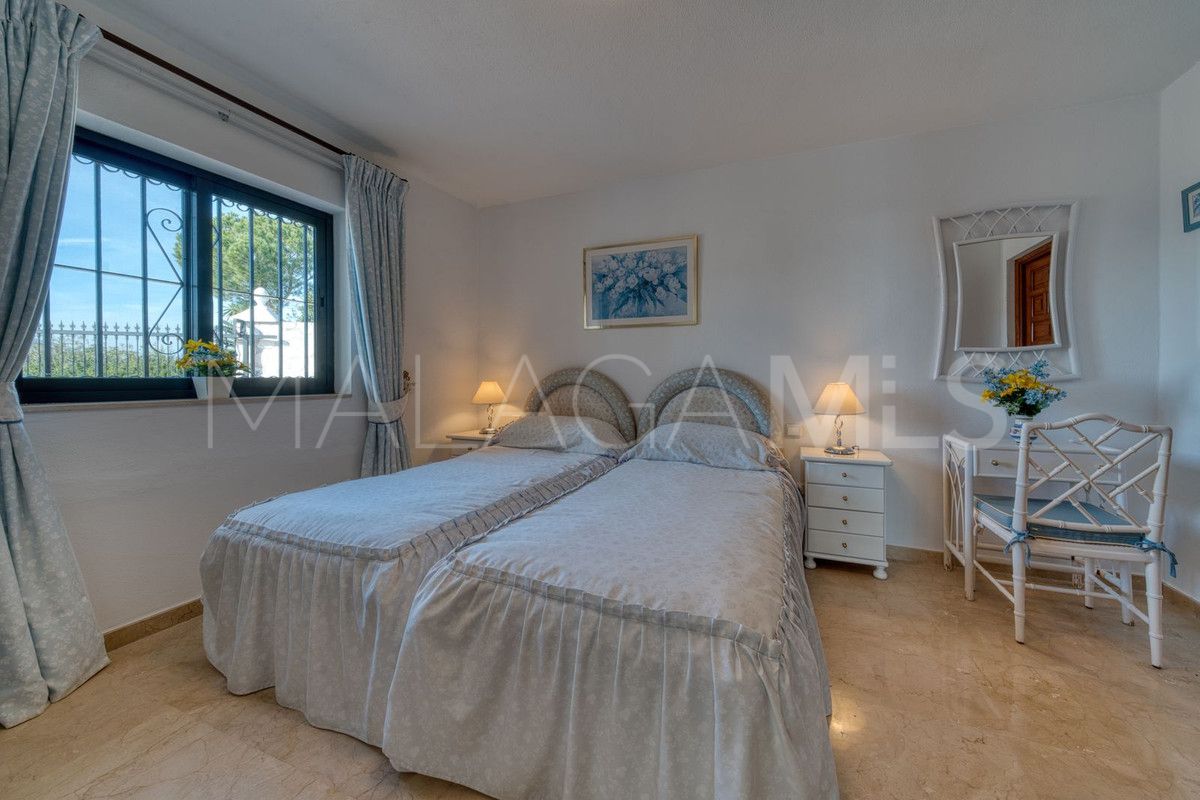 Buy 4 bedrooms villa in Valtocado
