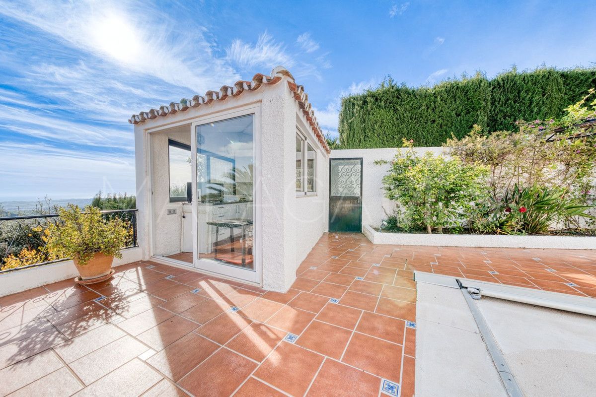 Buy 4 bedrooms villa in Valtocado
