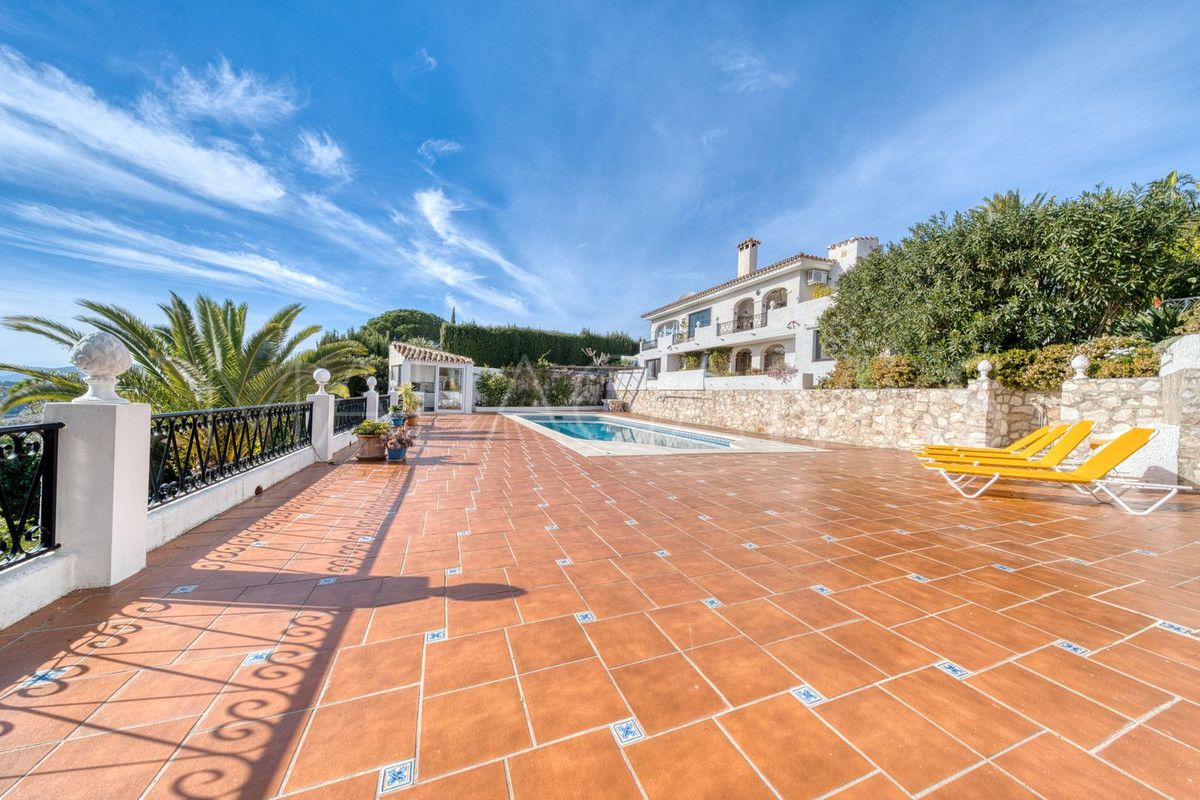 Buy 4 bedrooms villa in Valtocado