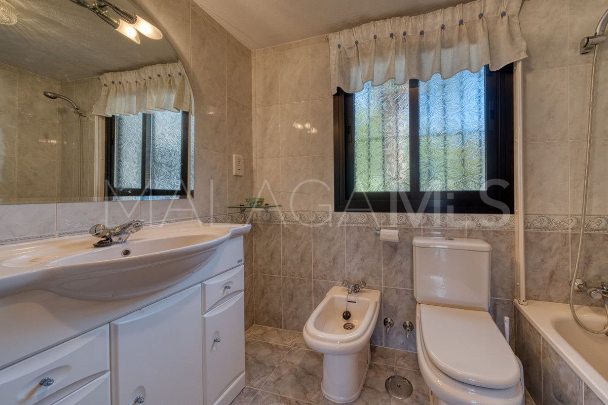 Buy 4 bedrooms villa in Valtocado