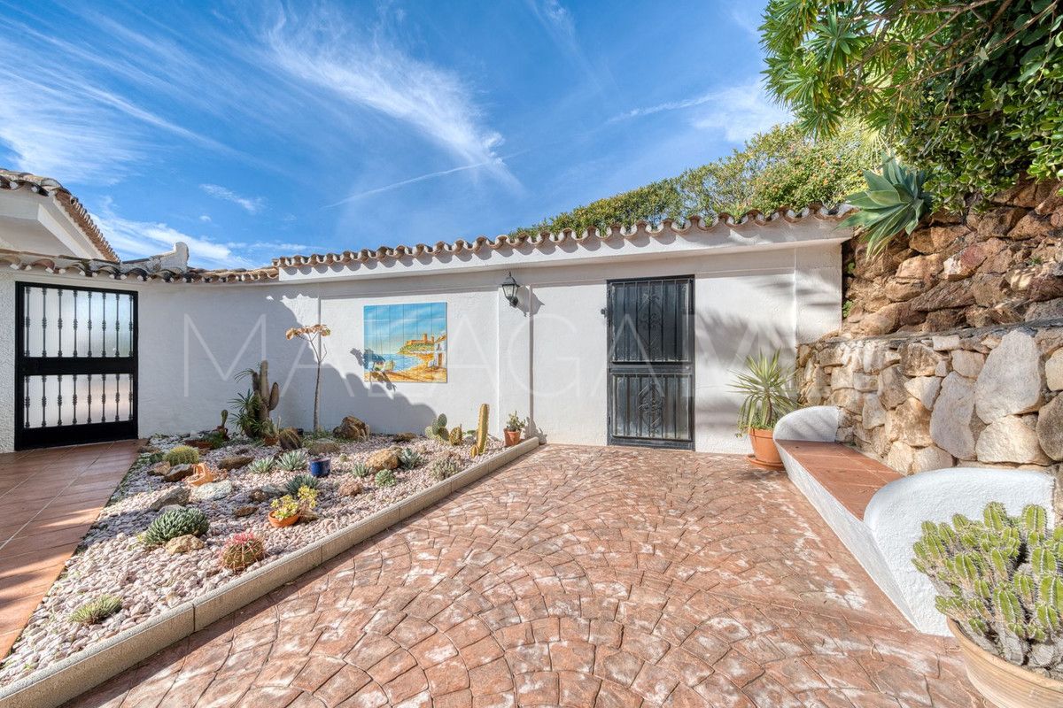 Buy 4 bedrooms villa in Valtocado